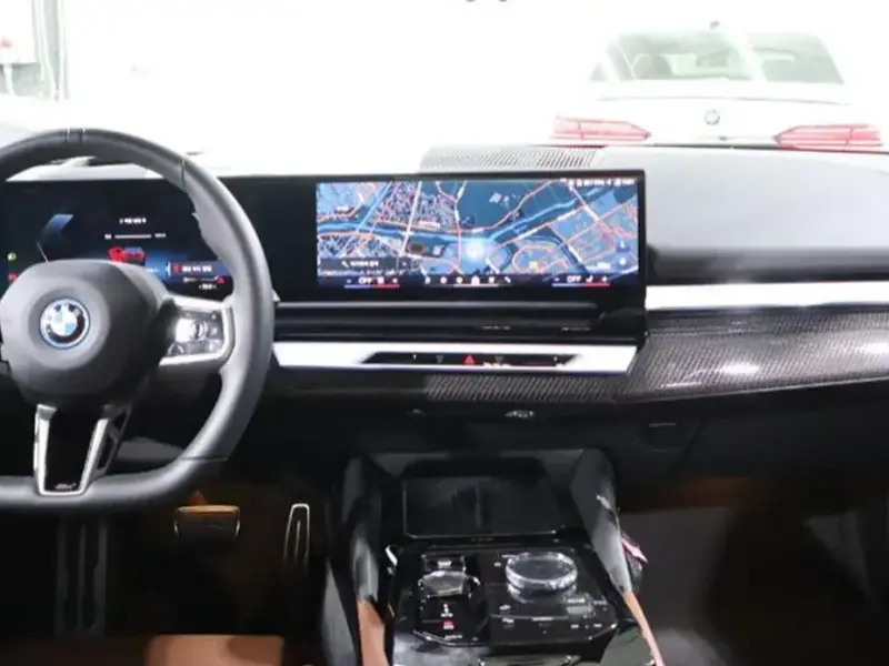 2024 BMW i5 с пробегом 6 600 км