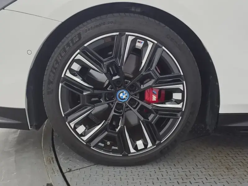 2024 BMW i5 с пробегом 31 683 км