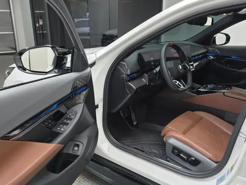 2024 BMW i5 с пробегом 31 683 км