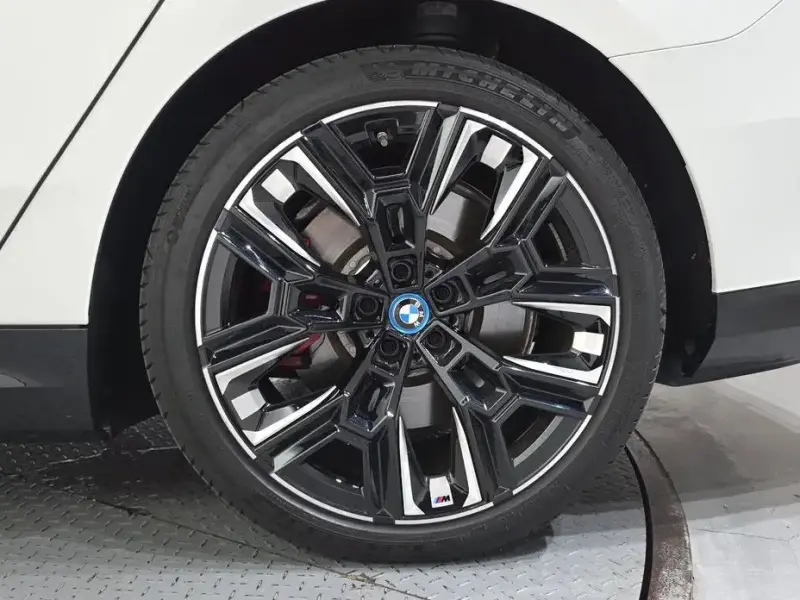 2024 BMW i5 с пробегом 31 683 км