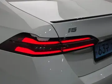 2024 BMW i5 с пробегом 31 683 км