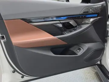 2024 BMW i5 с пробегом 31 683 км