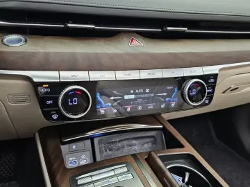 2023 Genesis G80 с пробегом 34 951 км