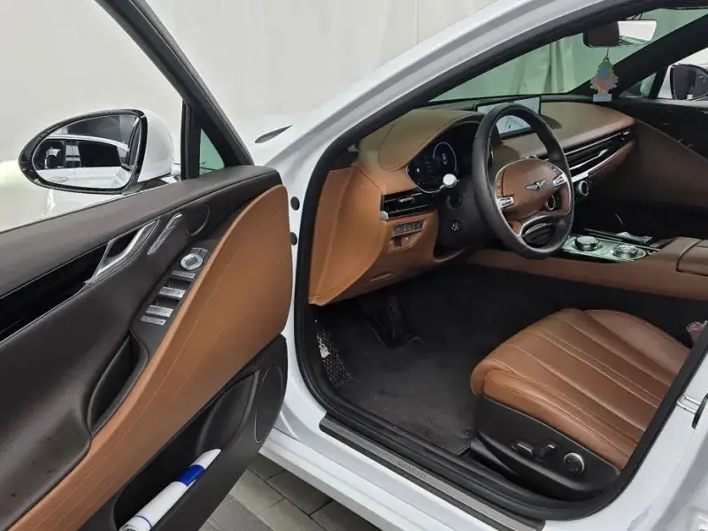 2023 Genesis G80 с пробегом 26 028 км