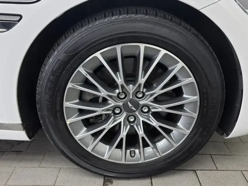 2023 Genesis G80 с пробегом 26 028 км