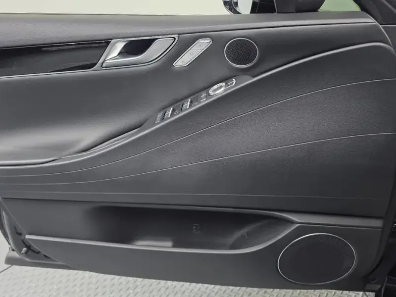 2023 Genesis G80 с пробегом 24 088 км
