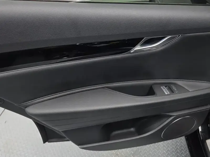 2023 Genesis G80 с пробегом 24 088 км