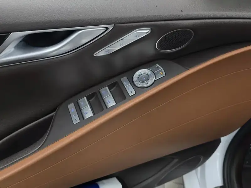 2023 Genesis G80 с пробегом 26 028 км