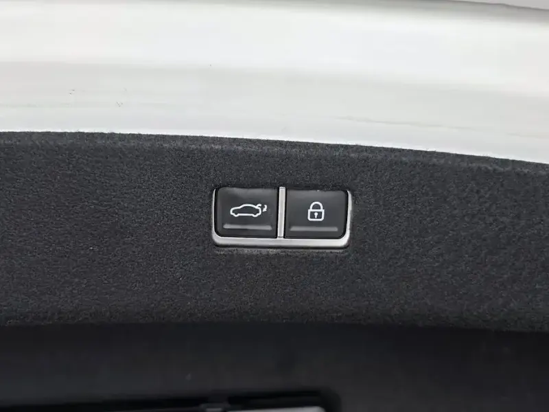 2023 Genesis G80 с пробегом 26 028 км