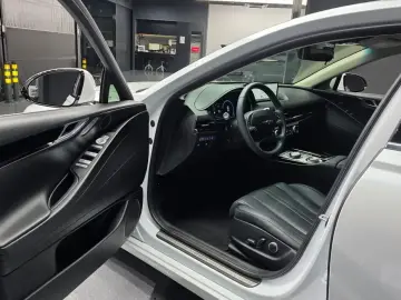 2023 Genesis G80 с пробегом 37 041 км