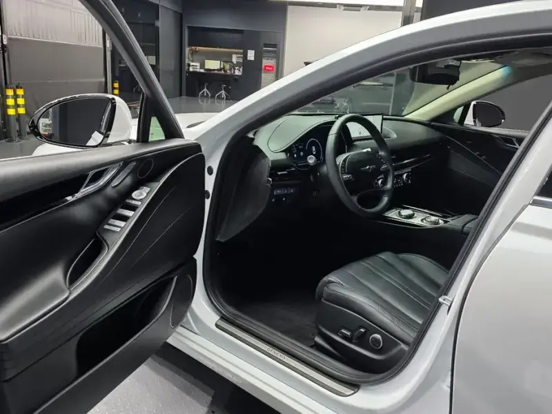 2023 Genesis G80 с пробегом 37 041 км