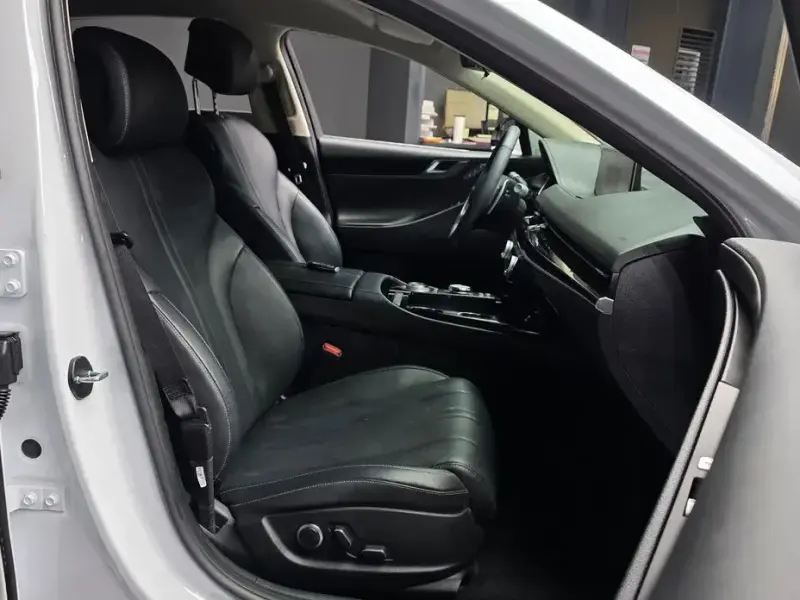 2023 Genesis G80 с пробегом 37 041 км