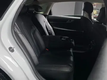 2023 Genesis G80 с пробегом 37 041 км