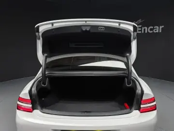 2023 Genesis G80 с пробегом 37 041 км