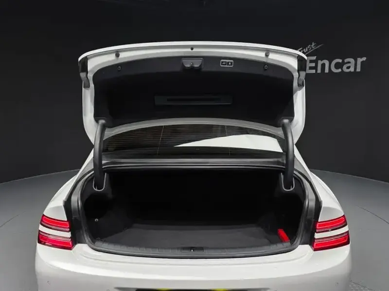 2023 Genesis G80 с пробегом 37 041 км
