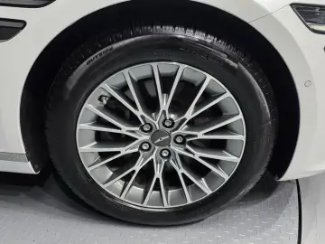 2023 Genesis G80 с пробегом 37 041 км