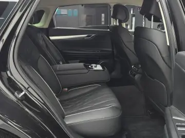 2023 Genesis G80 с пробегом 20 928 км