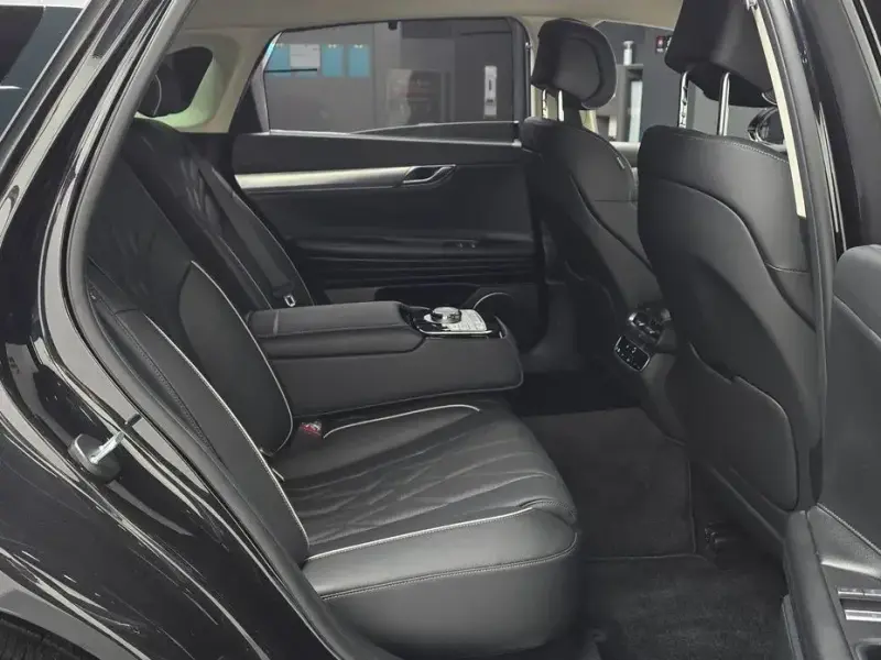 2023 Genesis G80 с пробегом 20 928 км