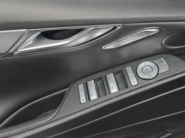 2023 Genesis G80 с пробегом 20 928 км