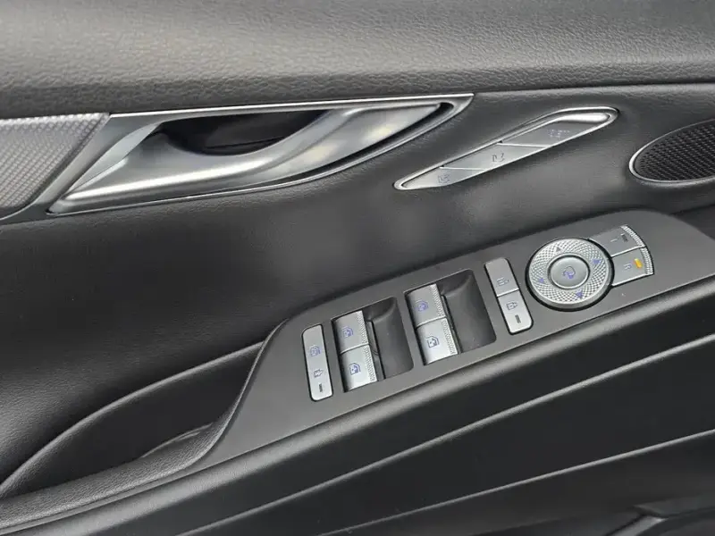2023 Genesis G80 с пробегом 20 928 км