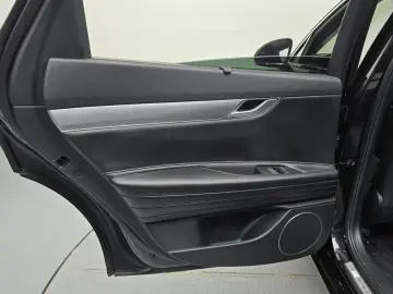 2023 Genesis G80 с пробегом 20 928 км