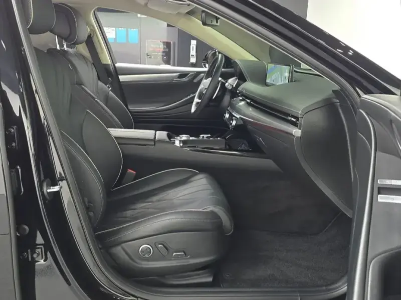 2023 Genesis G80 с пробегом 20 928 км