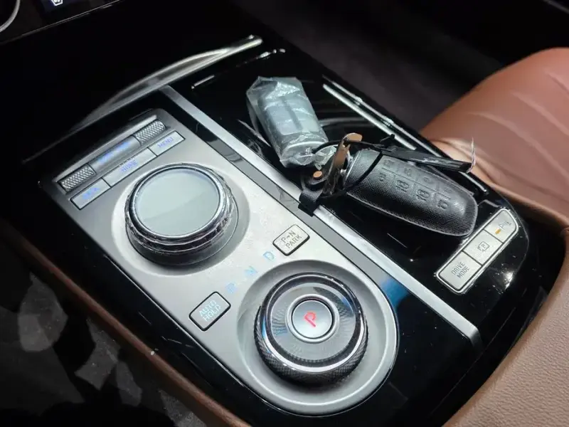 2023 Genesis G80 с пробегом 52 528 км