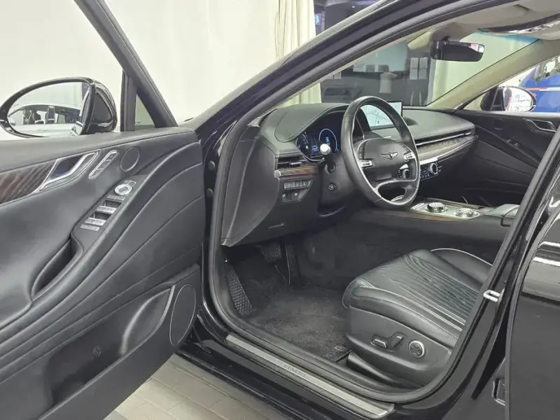 2023 Genesis G80 с пробегом 72 179 км