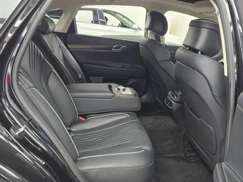 2023 Genesis G80 с пробегом 72 179 км