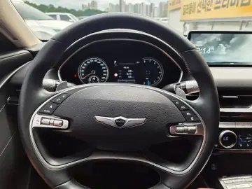 2023 Genesis G80 с пробегом 48 000 км