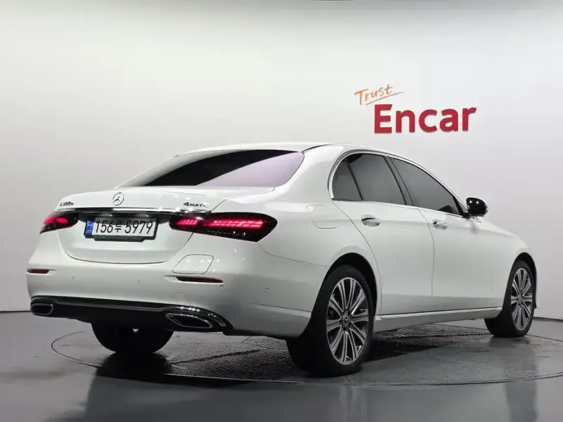 2022 Mercedes-Benz E-Класс с пробегом 28 678 км