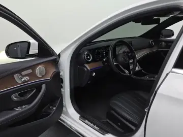 2022 Mercedes-Benz E-Класс с пробегом 28 678 км
