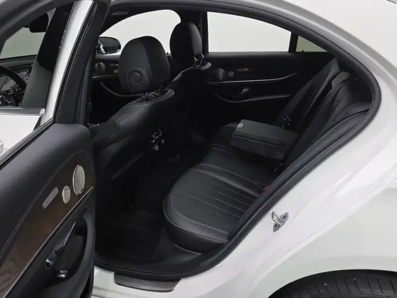 2022 Mercedes-Benz E-Класс с пробегом 28 678 км