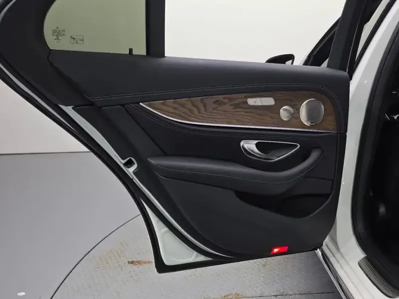2022 Mercedes-Benz E-Класс с пробегом 28 678 км