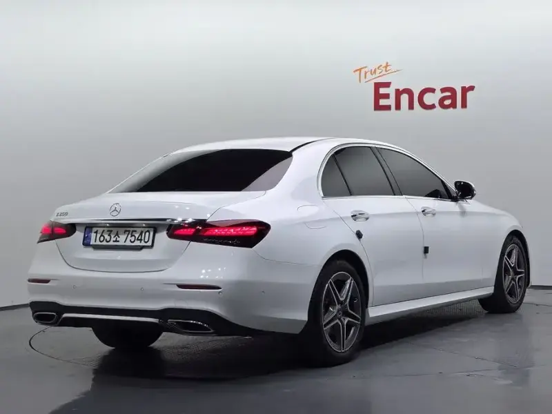 2022 Mercedes-Benz E-Класс с пробегом 13 914 км