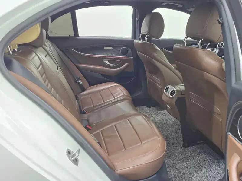 2022 Mercedes-Benz E-Класс с пробегом 13 914 км