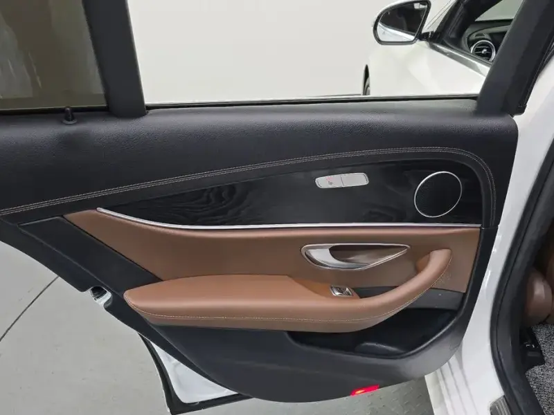2022 Mercedes-Benz E-Класс с пробегом 13 914 км