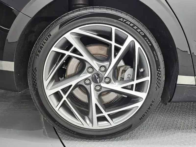 2023 Genesis G90 с пробегом 78 069 км