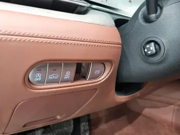 2023 Genesis G90 с пробегом 78 069 км