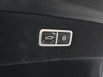 2023 Genesis G90 с пробегом 78 069 км