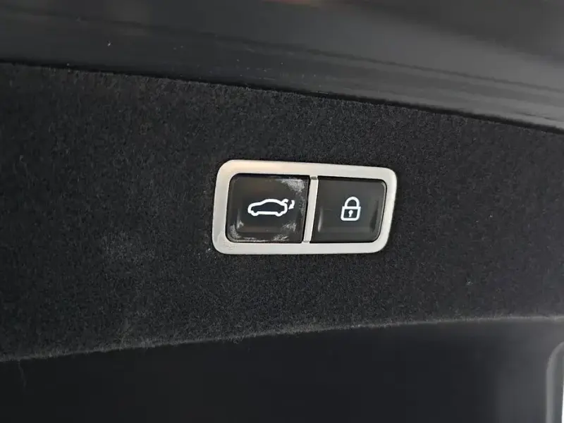 2023 Genesis G90 с пробегом 78 069 км