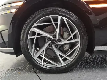 2023 Genesis G90 с пробегом 96 782 км