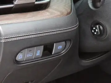 2023 Genesis G90 с пробегом 96 782 км