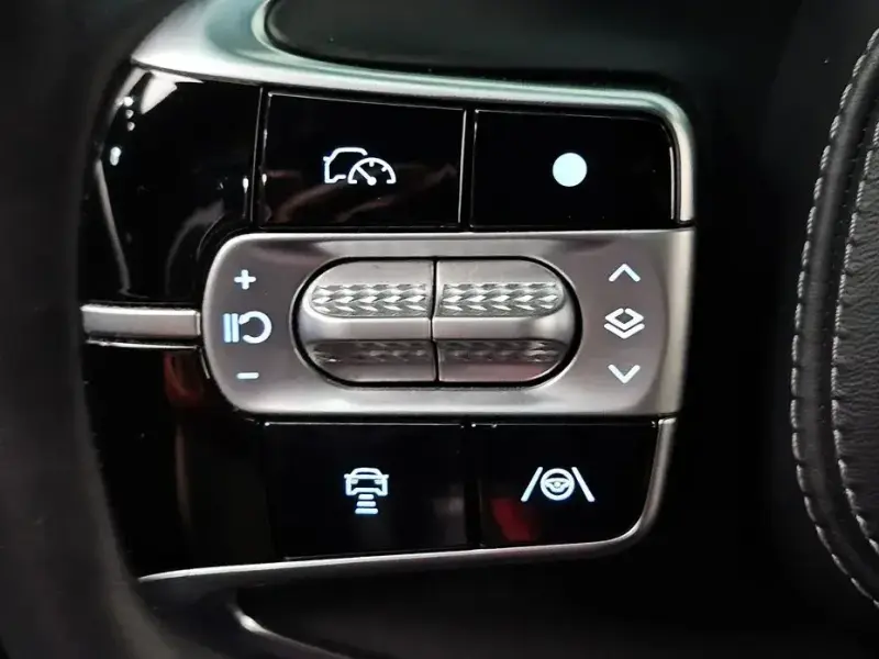 2023 Genesis G90 с пробегом 96 782 км