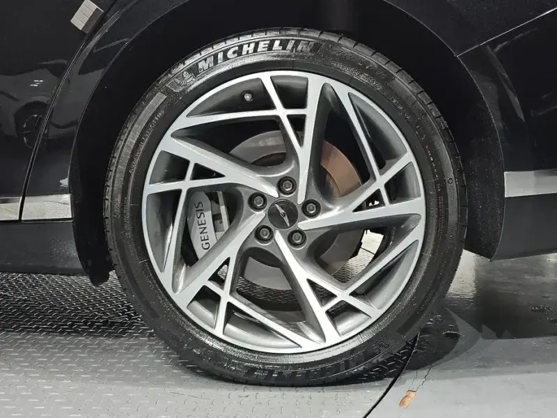 2023 Genesis G90 с пробегом 96 782 км