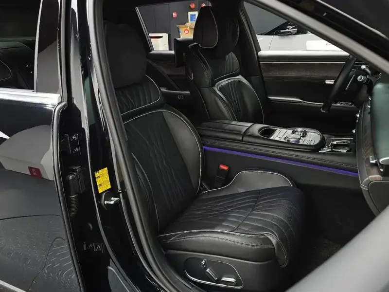 2023 Genesis G90 с пробегом 96 782 км