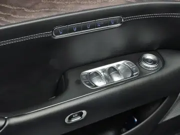 2023 Genesis G90 с пробегом 96 782 км