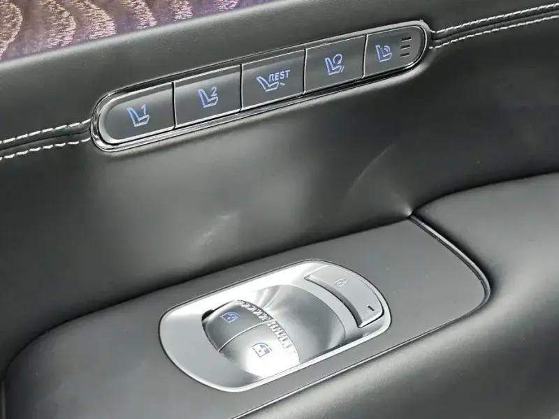 2023 Genesis G90 с пробегом 96 782 км