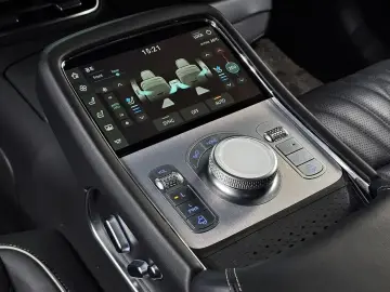 2023 Genesis G90 с пробегом 96 782 км