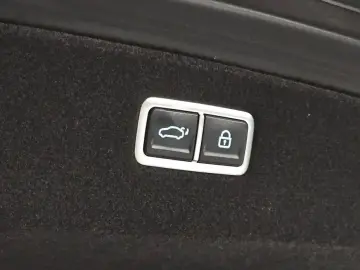 2023 Genesis G90 с пробегом 96 782 км
